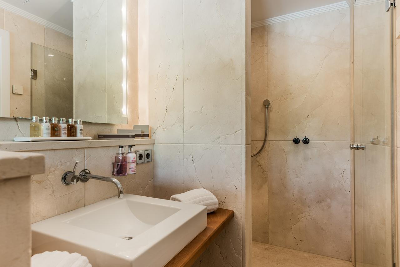 Doppelzimmer mit Poolblick